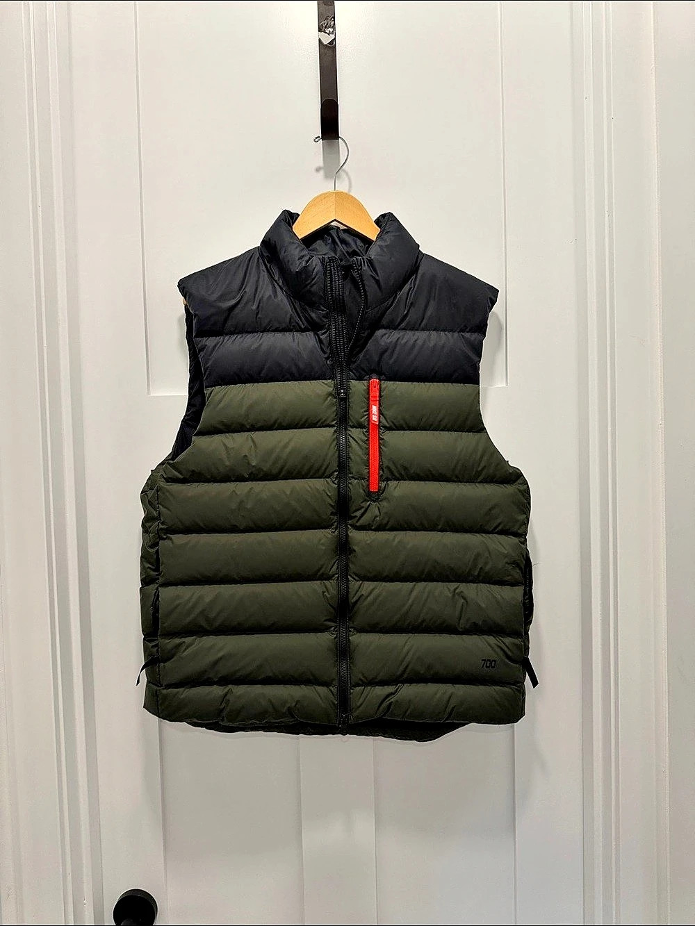 Nike Down Sweater Vest Color Block Down Vest in Green & Black Like New